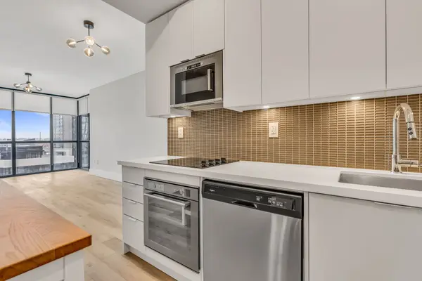 2916 Highway 7 N/A #401, Vaughan, ON L4K 0K6