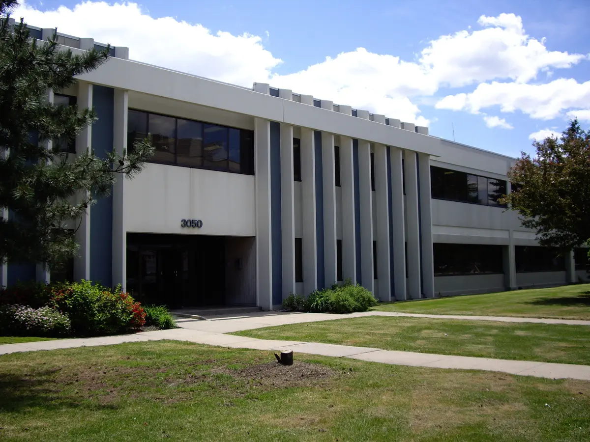 3050 Harvester RD, Burlington, ON L7N 3J1