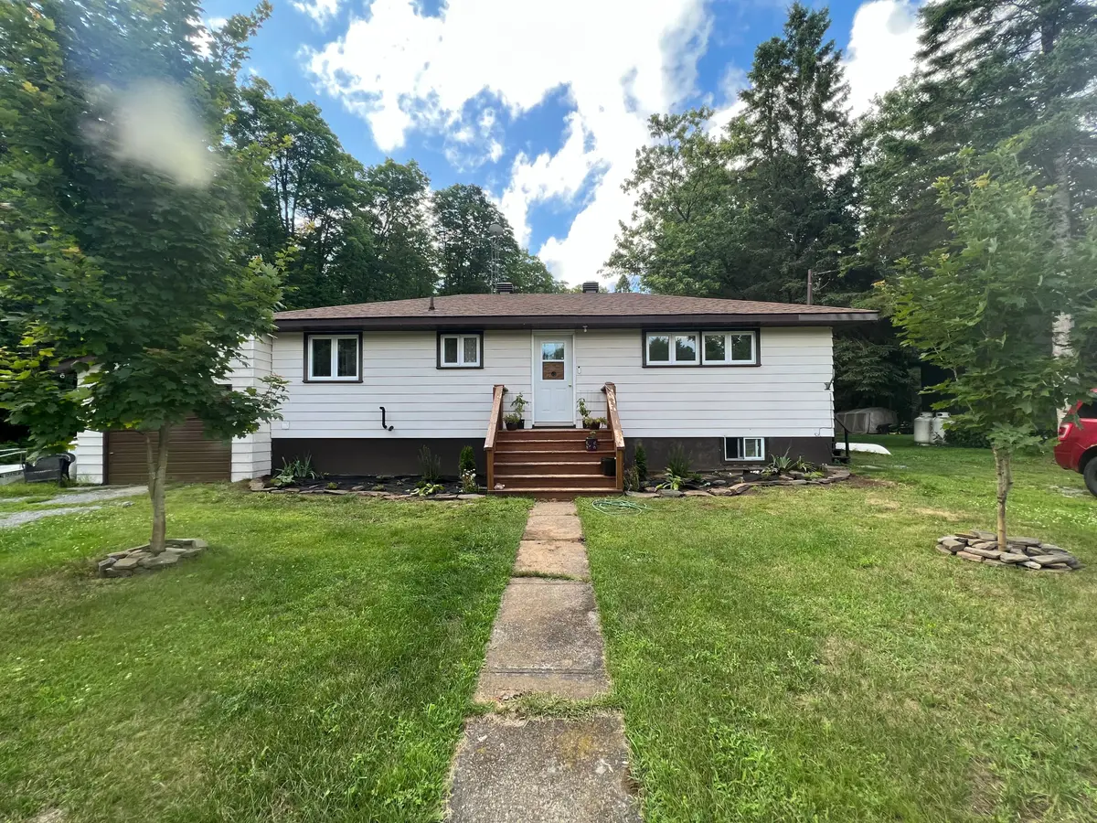 1052 Estates RD, Highlands East, ON K0L 1C0