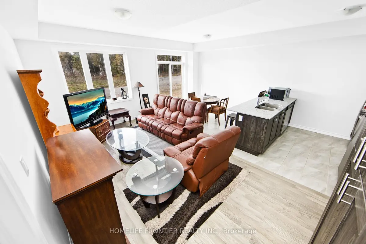 11 Spruceside DR, Kawartha Lakes, ON K0M 1A0