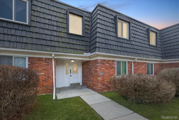 1878 Colonial Village WAY #4, Waterford Charter Township, MI 48328