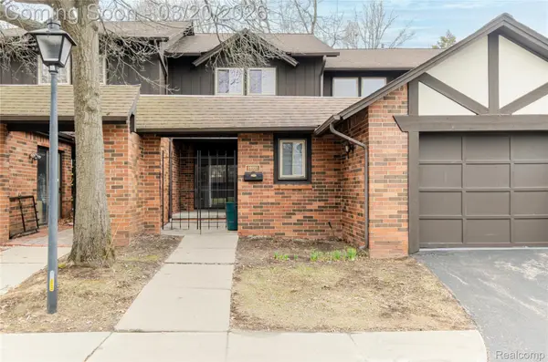 29332 Wellington RD W, Southfield, MI 48034