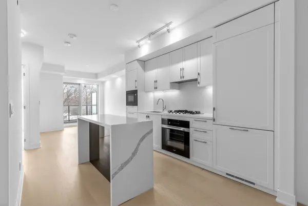 8 Manor RD W #408, Toronto C03, ON M4S 0E6