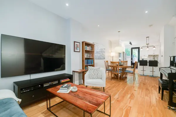 18 Bastedo AVE, Toronto E02, ON M4C 3M7