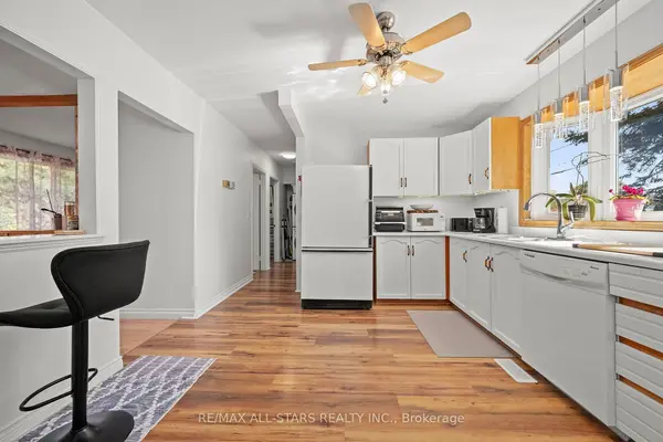 40 Riverglen DR, Georgina, ON L4P 2R1