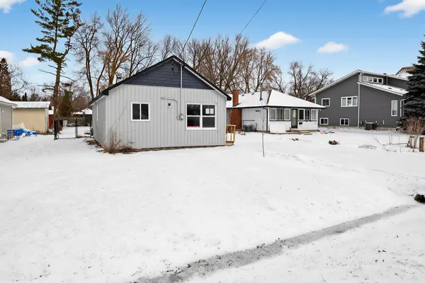 208 Bayview AVE, Georgina, ON L4P 2T2