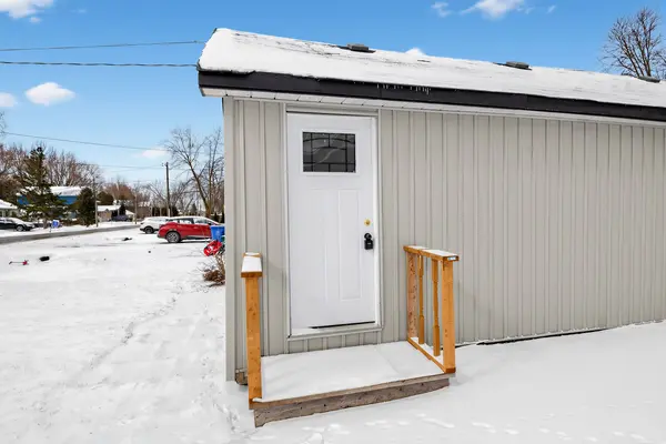 208 Bayview AVE, Georgina, ON L4P 2T2