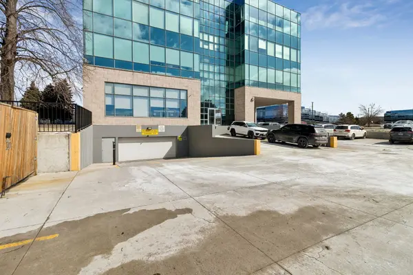 5100 Orbitor DR #305, Mississauga, ON L4W 4Z4