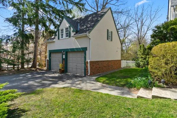 74A Howard AVE, Oakville, ON L6J 3Y5