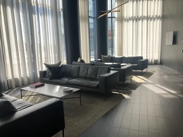 3900 confederation Pkwy #3203, Mississauga, ON L5B 0M3