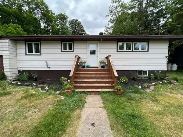 1052 Estates RD, Highlands East, ON K0L 1C0