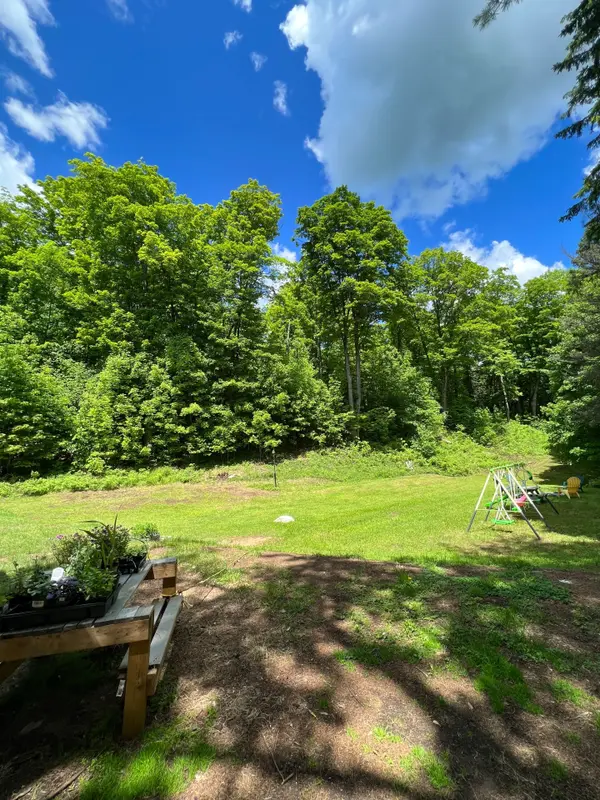 1052 Estates RD, Highlands East, ON K0L 1C0