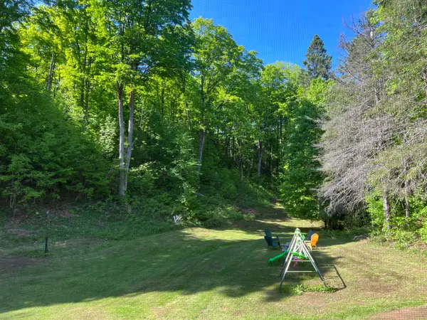 1052 Estates RD, Highlands East, ON K0L 1C0