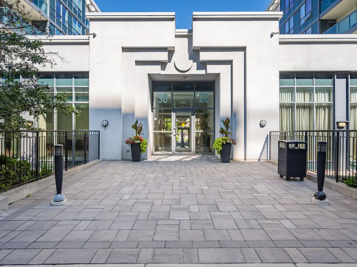 20 NORTH PARK RD #1110, Vaughan, ON L4J 0G7