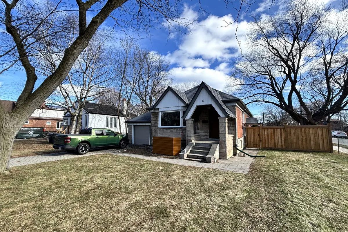 41 Ash CRES, Toronto W06, ON M8W 1E4