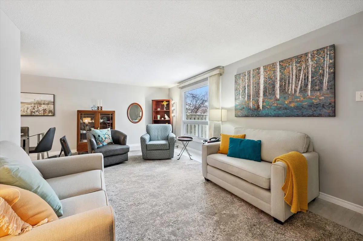 700 Paisley RD #90, Guelph, ON N1K 1A3