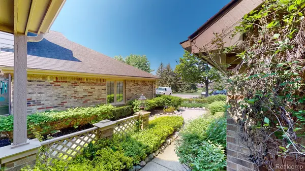 18182 W Blue Heron Dr N #91, Northville Twp, MI 48168