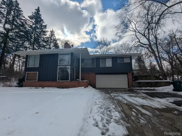 5155 Greenview, Village Of Clarkston, MI 48348