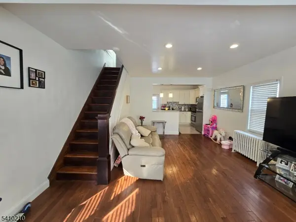 725 Schuyler Ave, Lyndhurst Twp., NJ 07071