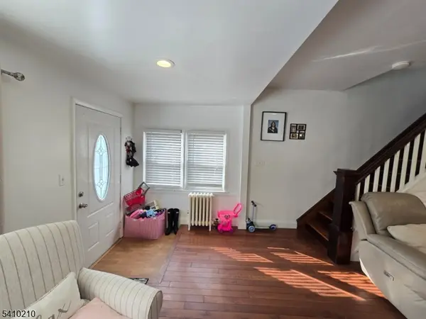 725 Schuyler Ave, Lyndhurst Twp., NJ 07071