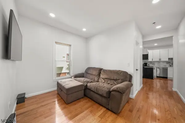 31 Park Ave, Dumont Boro, NJ 07628