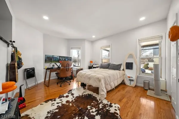 31 Park Ave, Dumont Boro, NJ 07628