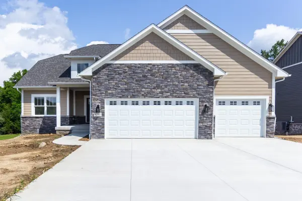 5202 Amelia Earhart DR, Fenton Twp, MI 48451