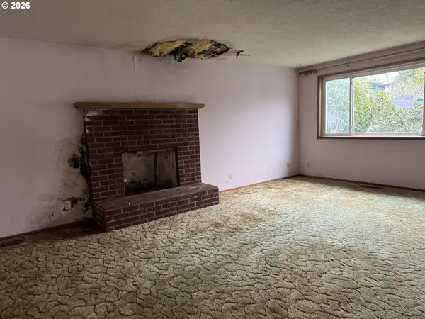 1165 NE BROADWAY ST, Waldport, OR 97394