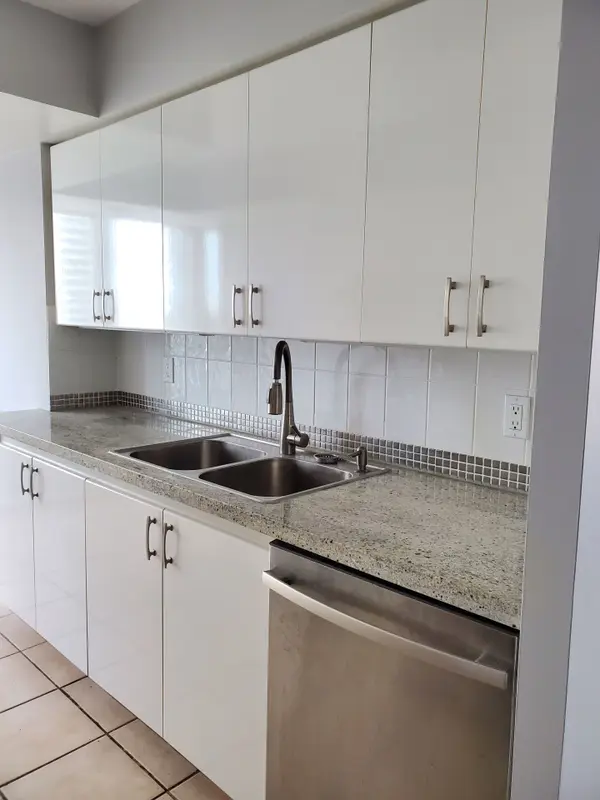 8 Hillcrest AVE #1707, Toronto C14, ON M2N 6Y6