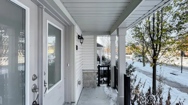 10 Cornerside WAY, Whitby, ON L1M 0L8