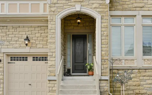 522 Cliffview RD, Pickering, ON L1W 2N8