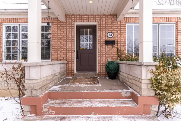 33 Sabbe CRES, Ajax, ON L1T 4E3