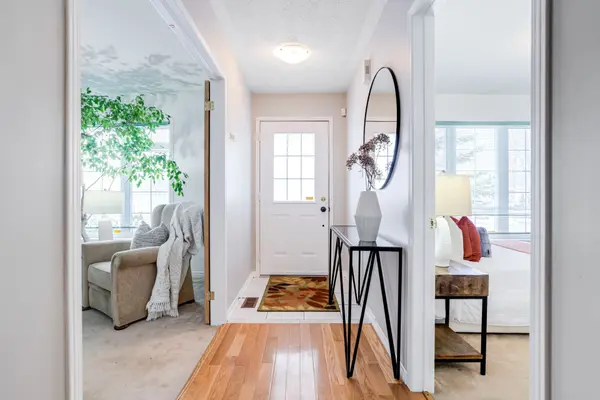 33 Sabbe CRES, Ajax, ON L1T 4E3