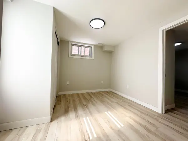 714 Tennyson AVE #WALK-OUT, Oshawa, ON L1H 3K4