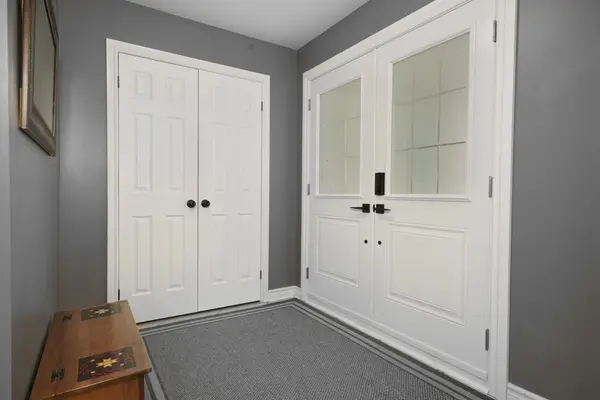 33 Silverstone CRES, Georgina, ON L4P 4A4