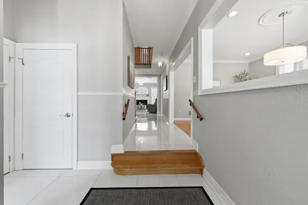 50 Chateau DR, Vaughan, ON L4H 3A1