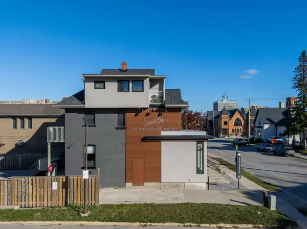 18 Worsley ST, Barrie, ON L4M 1L4