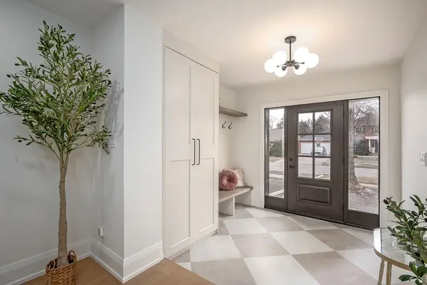 251 Glen Afton DR, Burlington, ON L7L 1G8