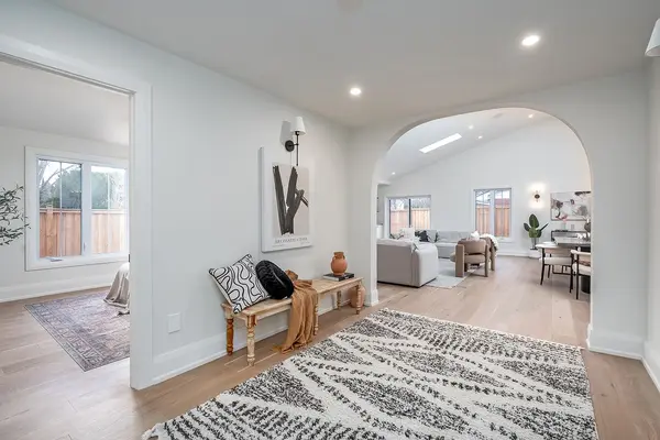 251 Glen Afton DR, Burlington, ON L7L 1G8