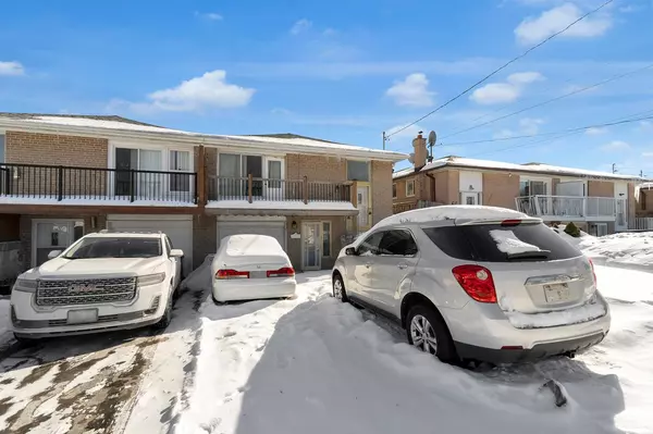 61 Primula CRES, Toronto W05, ON M9L 1J9