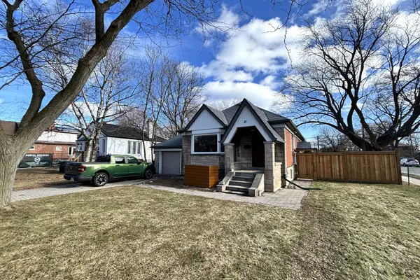 41 Ash CRES, Toronto W06, ON M8W 1E4