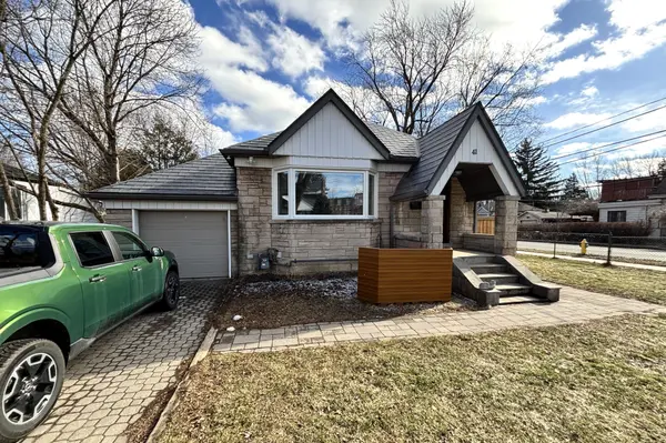 41 Ash CRES, Toronto W06, ON M8W 1E4