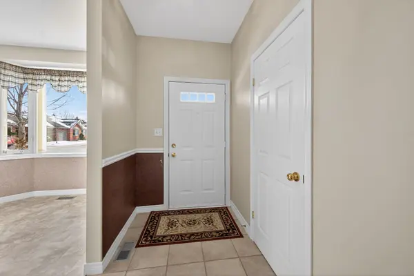 20 Twentyplace BLVD, Hamilton, ON L0R 1W0