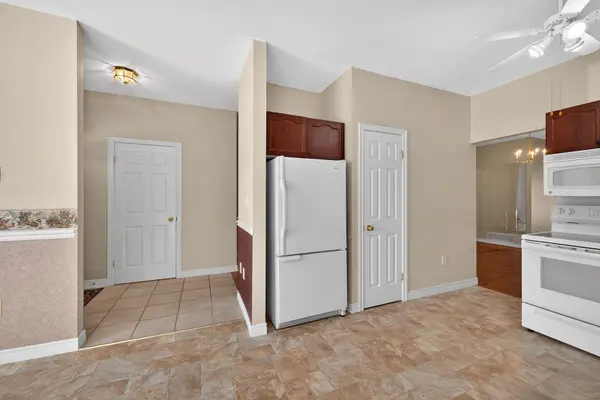 20 Twentyplace BLVD, Hamilton, ON L0R 1W0