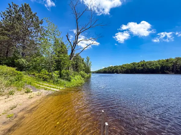 3 Magnet RD, Magnetawan, ON P0A 1P0