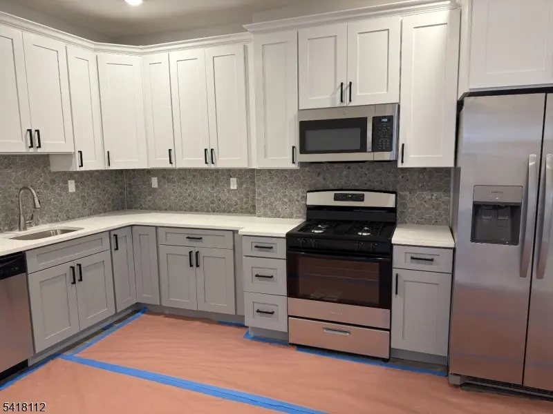 37 6Th St, Harrison Town, NJ 07029