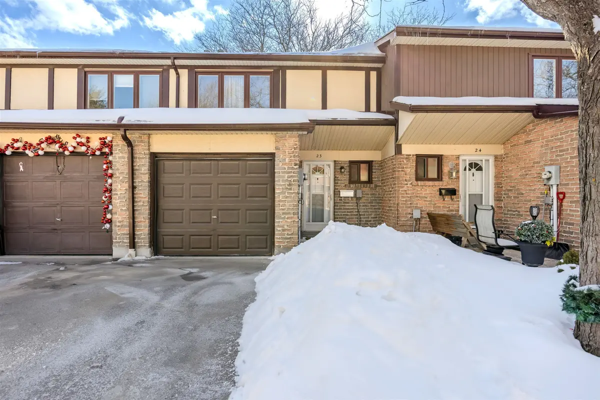 1975 Memory LN #23, Pickering, ON L1V 3M3