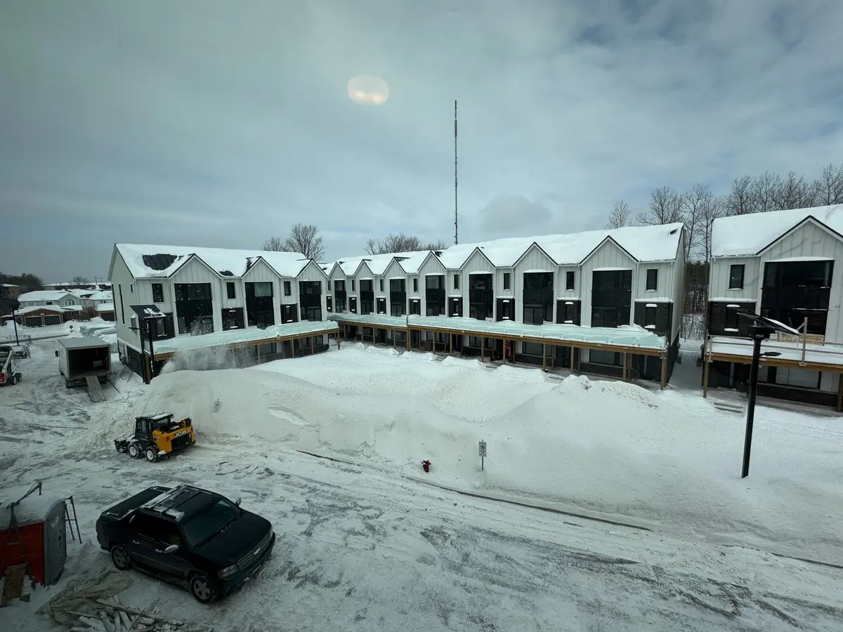 9 Rainwater LN, Barrie, ON L4N 9J6