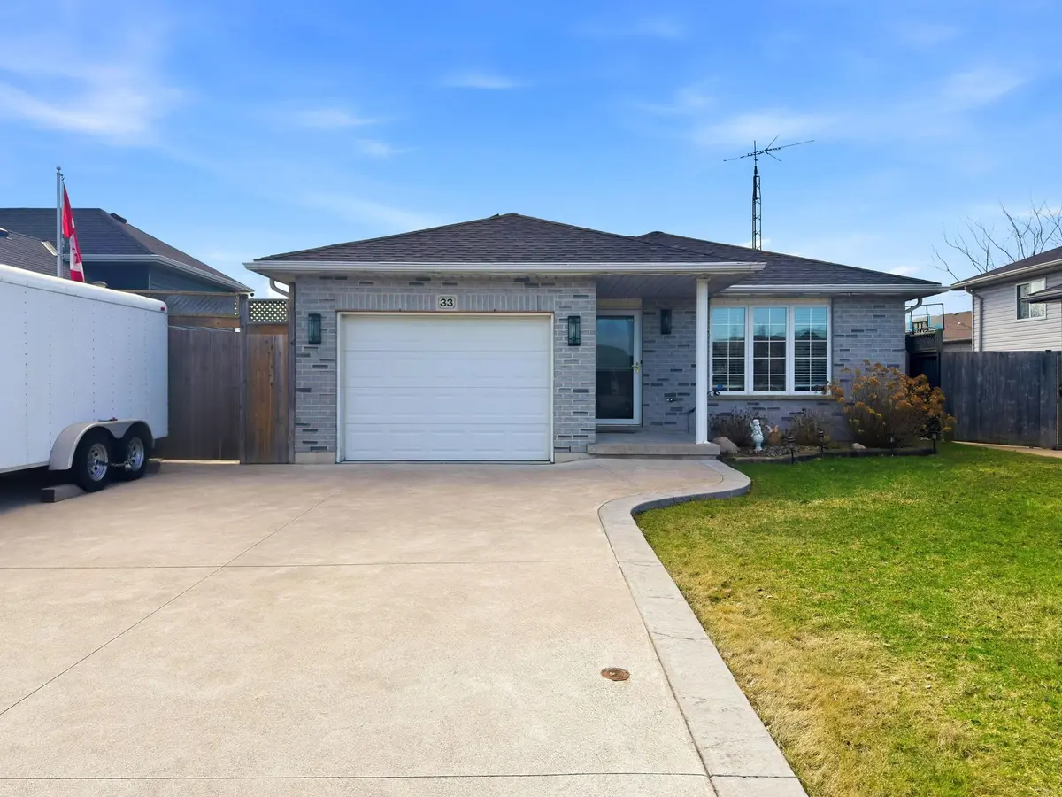 33 Regal DR, Chatham-kent, ON N0P 2L0