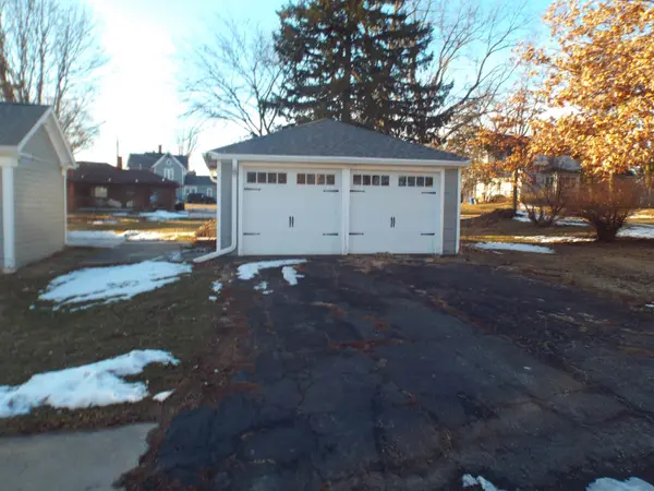 402 W Main Street, Warren, IL 61087